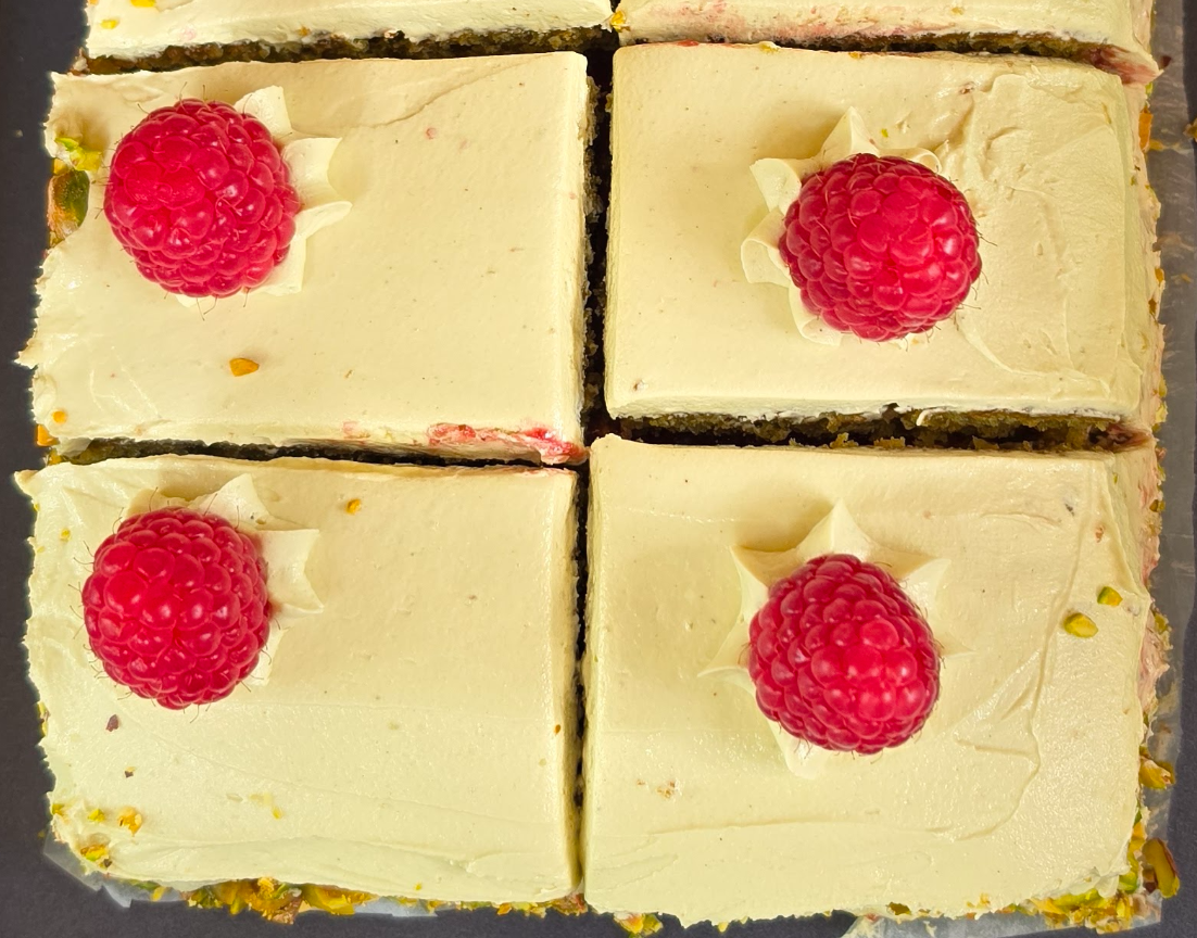Raspberry & Pistachio Cake